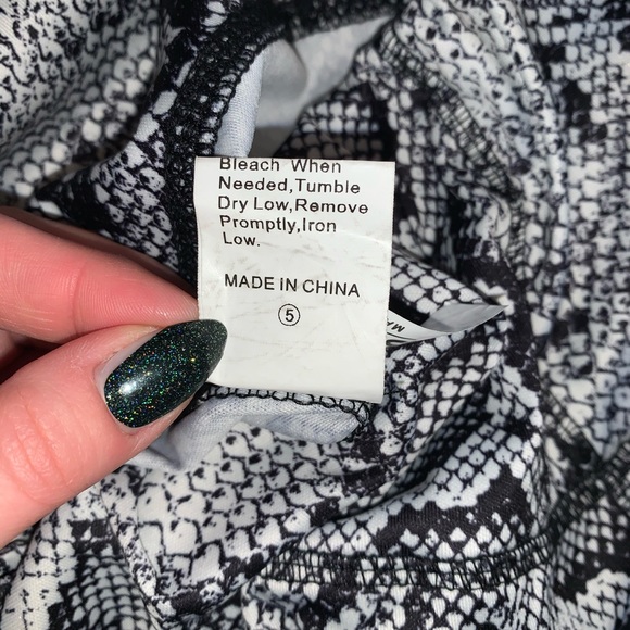 SHEIN snakeskin print workout leggings with pocket - Picture 10 of 12